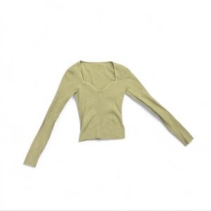 ✨ Aritzia green long sleeve top✨